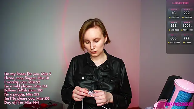 KinkyMissCherry webcam