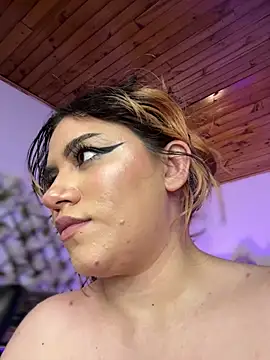 NikkiNix webcam