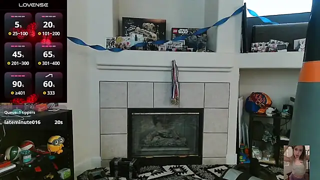 Blondiewithanass webcam