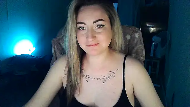 FoxyAnn12 webcam