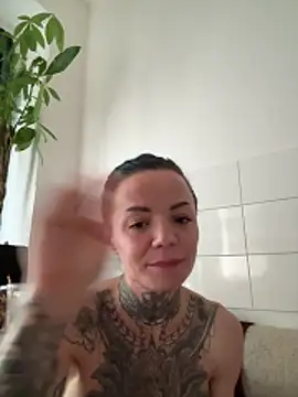 SkinnyLilly webcam
