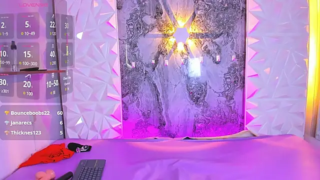 Playful_Violet webcam