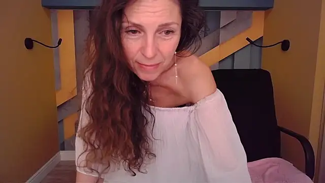 EllaLong webcam