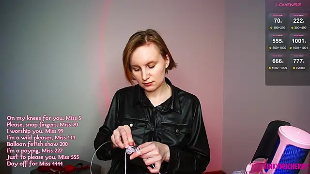 KinkyMissCherry webcam