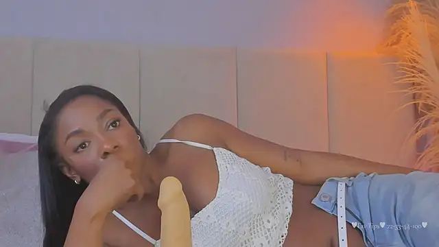 aprilebony_ webcam