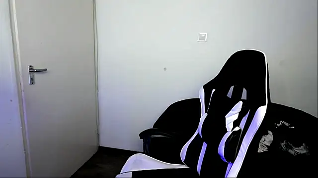 ShyHotNerd webcam