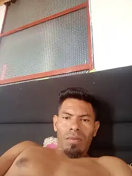 Dominic_24 webcam