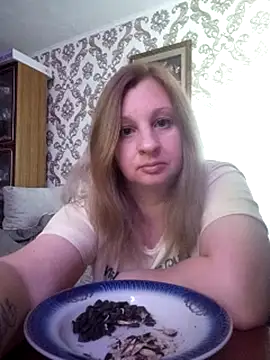 BustyBlond webcam