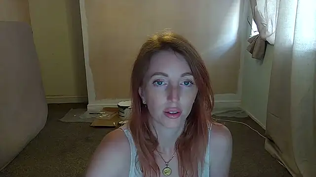 Red_firesquirt webcam