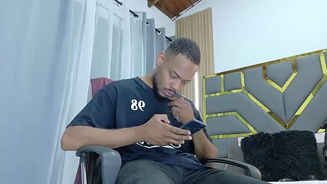 Oliver_bigblack_cock webcam