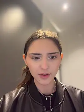 anitafly (F teen) - I pinch my nipples