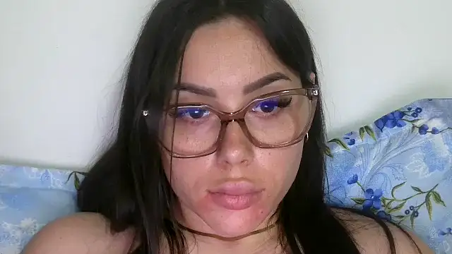 LovelyJulliette webcam