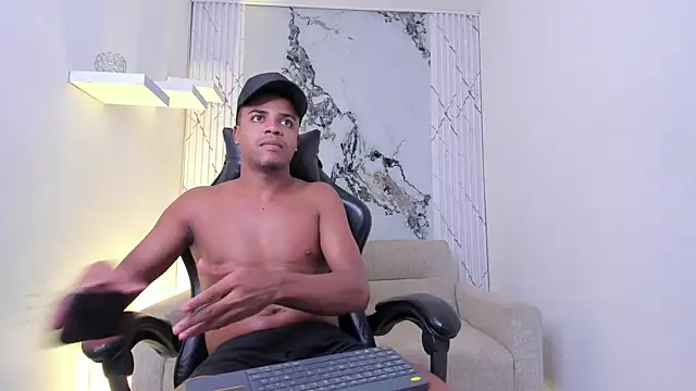 TaylorClay_ webcam