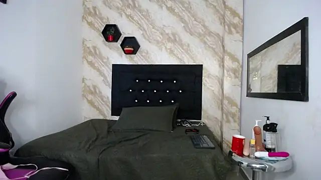 issa__love webcam