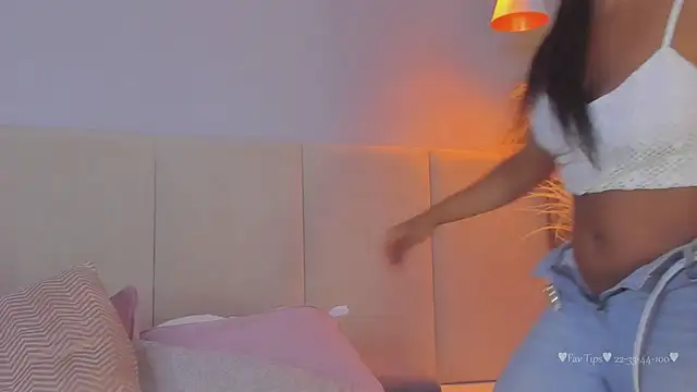 aprilebony_ webcam