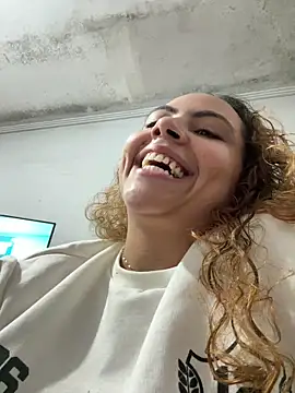 Chloe_Leaozinho Live Webcam on Stripchat