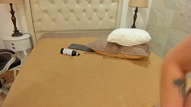 Goldentemptation_ webcam