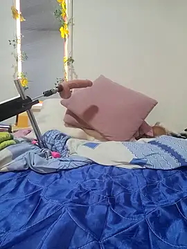 Scarlet_curly8a webcam
