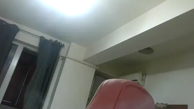LovelyJulliette webcam
