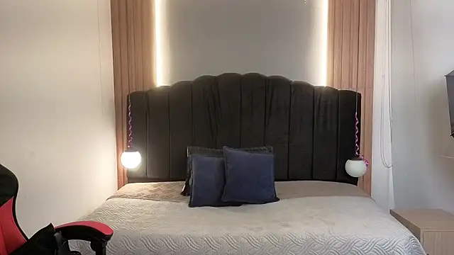 LiaMonroee_ webcam