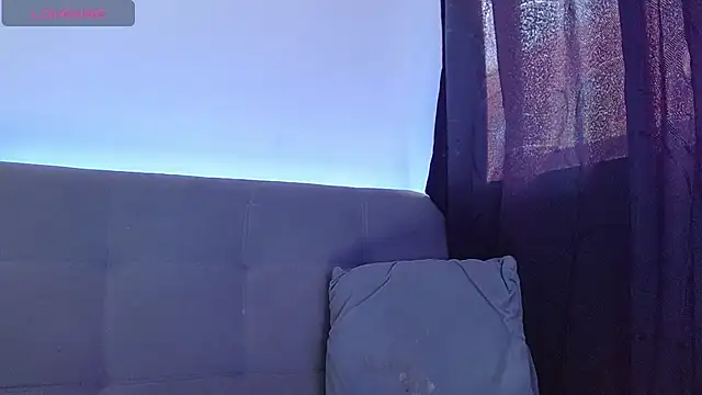 JuliethaFox webcam