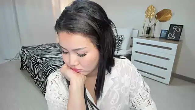 Brunette_Charm webcam
