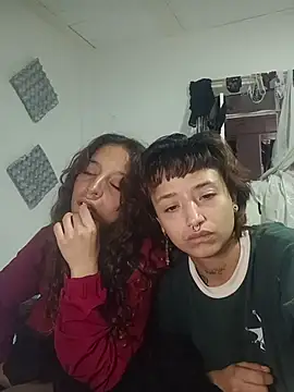 AlexxaAndRileyy webcam