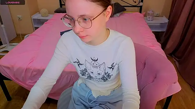 WhiteWingsDoll webcam