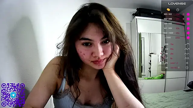 arianerandy (F teen) - Put my hands under the top and massage