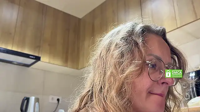 mommy_nadin (F milf) - 🌏200 big spanks on the ass🌎