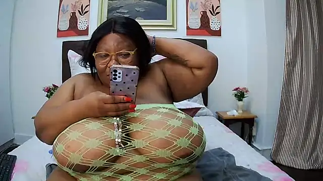 DAIRYBELLELIZxx webcam