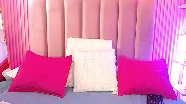 arianarougee - ArianaRougee's free webcam - UK Sex Cams