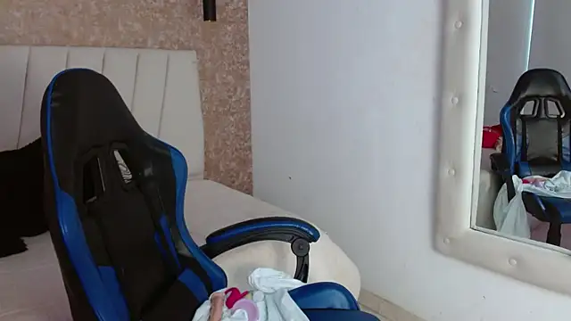 AliceSmity__ webcam