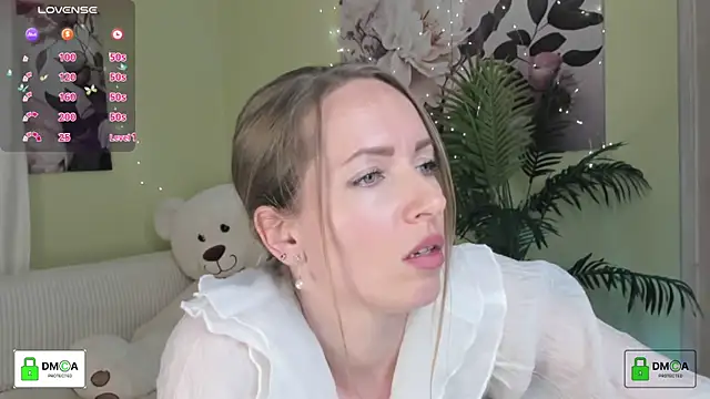 Queenymel webcam