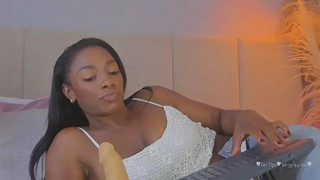 aprilebony_ webcam