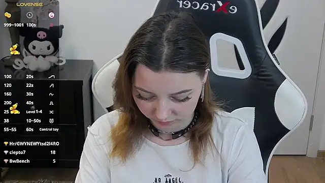 pretty_little_thing webcam