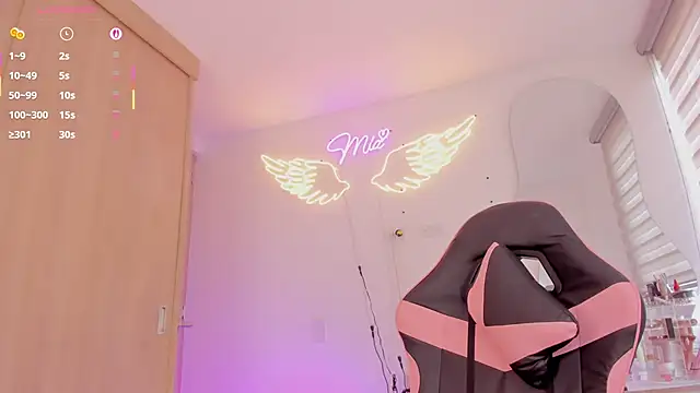 mia_yourmommy webcam
