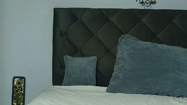 LadyRavenna webcam