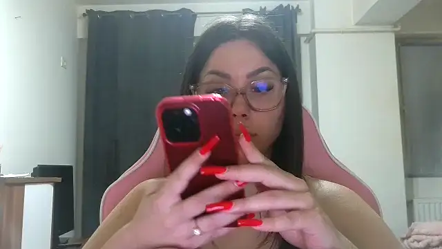 LovelyJulliette webcam