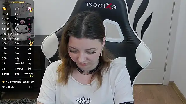 pretty_little_thing webcam