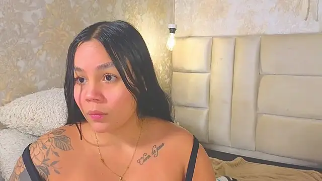 EmilyQueen3x webcam