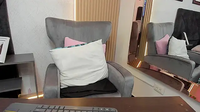 MonzerratBoyer webcam
