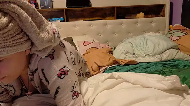 HornyCatXO webcam