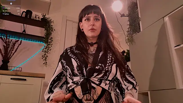 MichaellaMoon webcam
