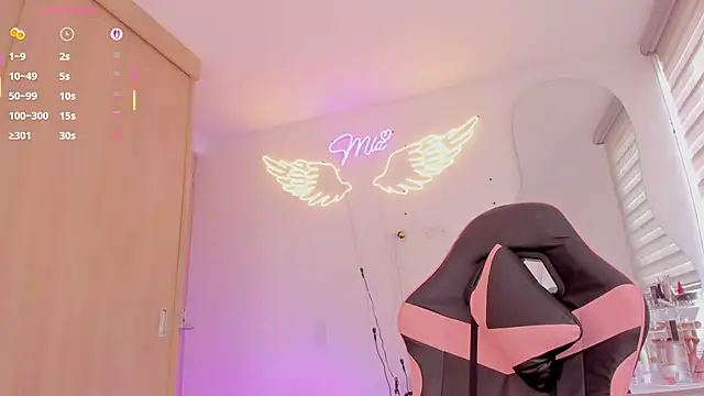 mia_yourmommy webcam