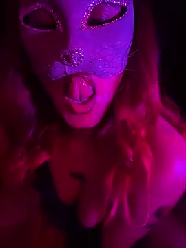 minnie_666 - MiNniE_666's free webcam - UK Sex Cams
