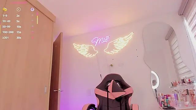 mia_yourmommy webcam