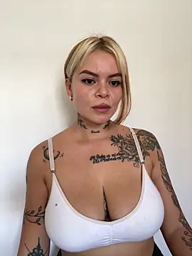 _cutegirls_ - _CuteGirls_'s free webcam - UK Sex Cams