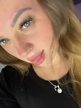 SexySashaxox live cam
