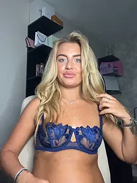 CharlottemilfUKx live sex cam